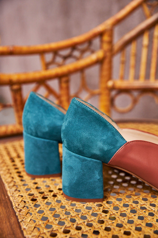 Zapato Julie Camel y Azul Petróleo
