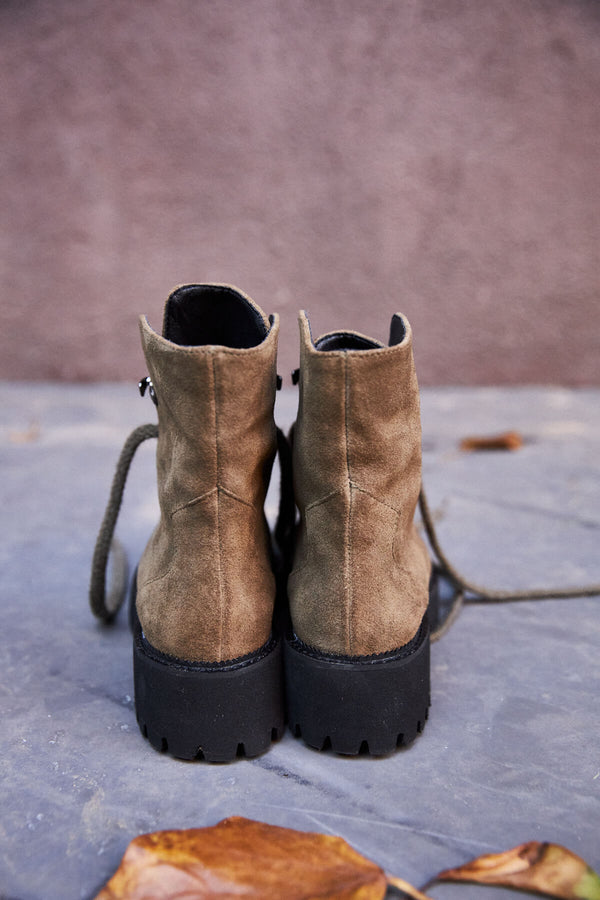 Bota Bruna Verde Oliva