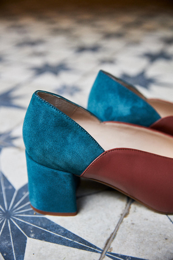 Zapato Julie Camel y Azul Petróleo
