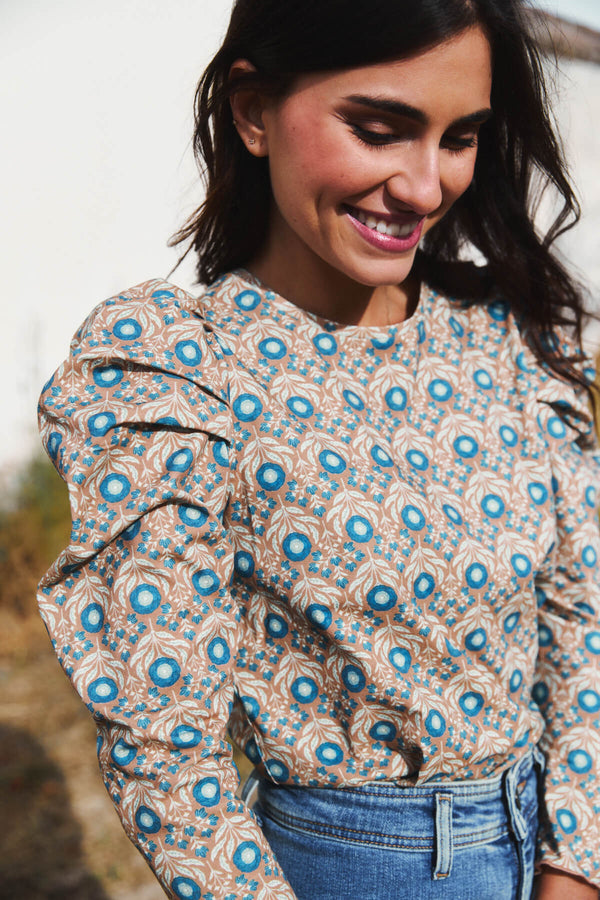 Camiseta Luisa Chocolate y Flores