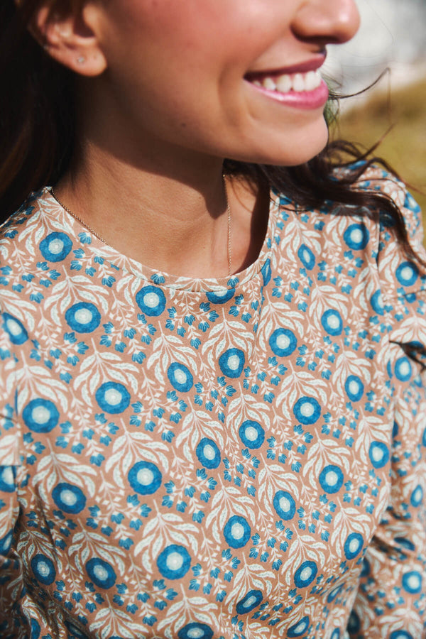 Camiseta Luisa Chocolate y Flores