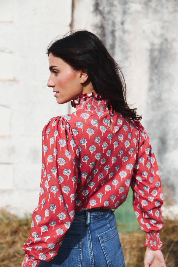 Camiseta Laurel Rojizo Flor Azul