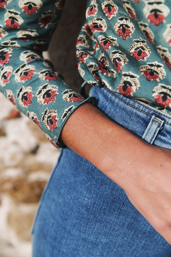 Camiseta Luisa Pico Verde Agua Flor Indi