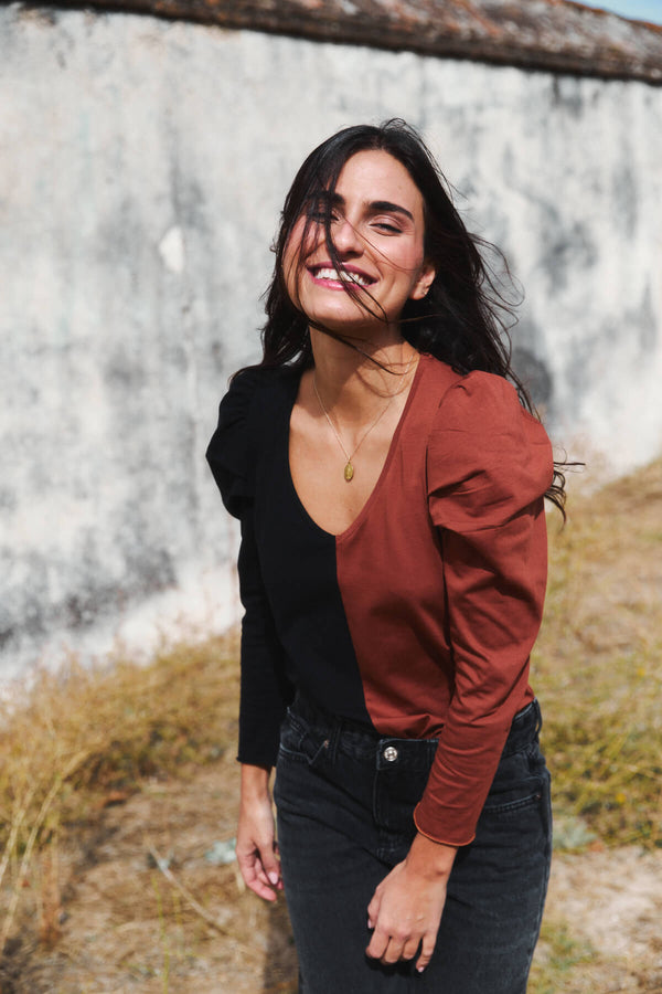 Camiseta Luisa Pico Negro y Sequoia