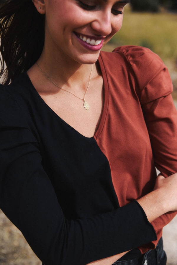 Camiseta Luisa Pico Negro y Sequoia