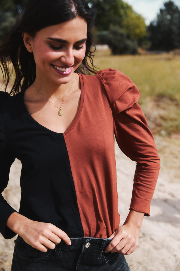 Camiseta Luisa Pico Negro y Sequoia